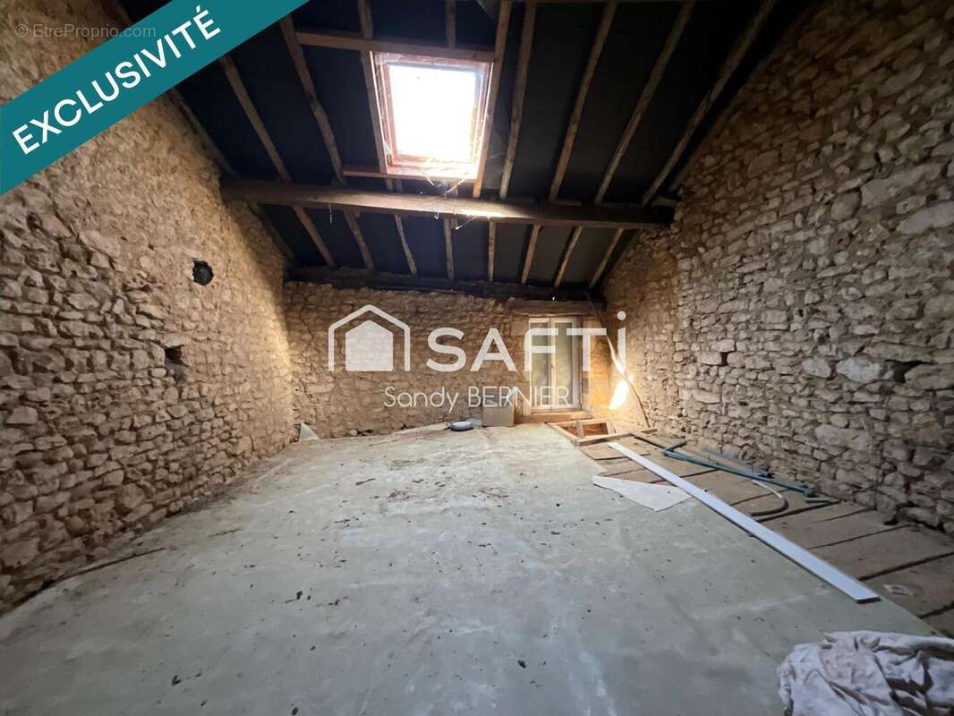 Maison 59 m² à Cloue  - photo 9