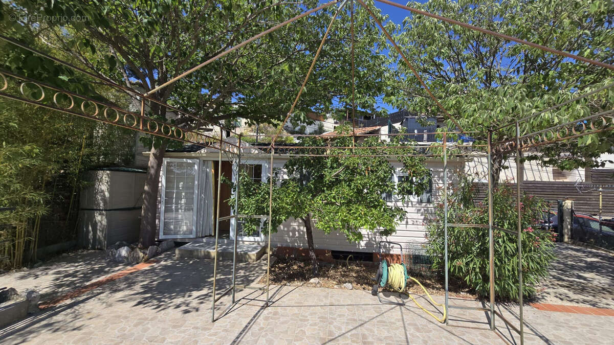 Mobil-home sur terrain en pleine propriété Vue mer Résidence avec piscine  Le Castellet - photo 2