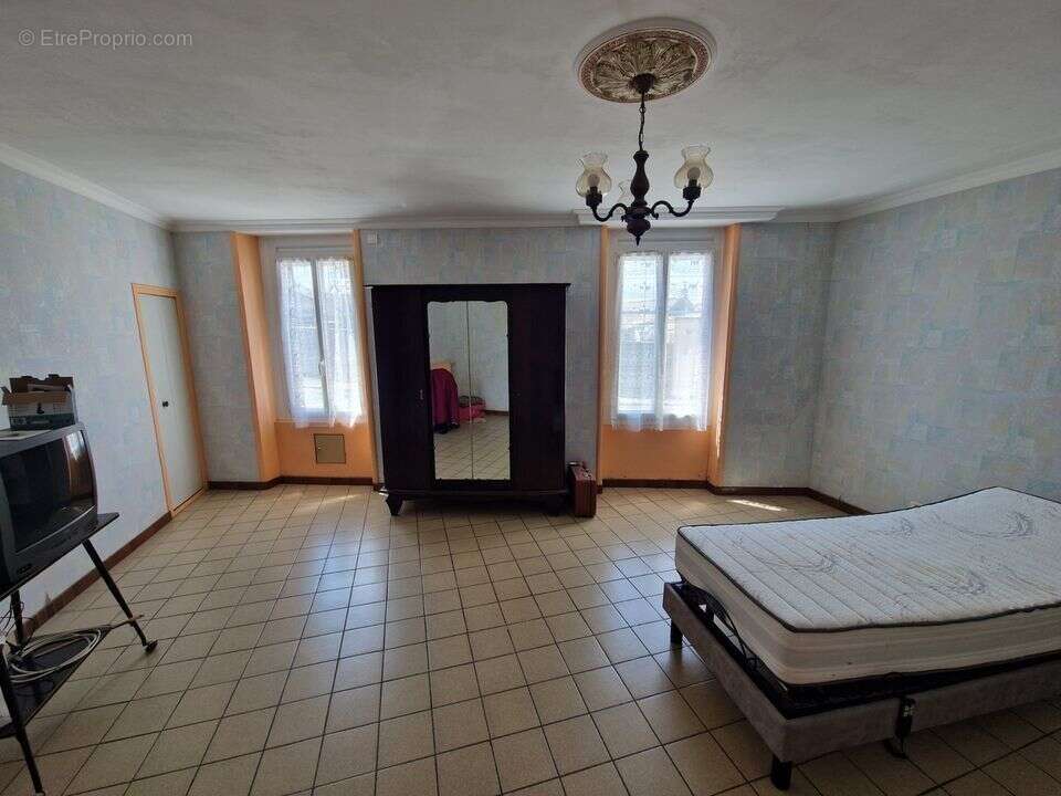 Maison 120 m² à Saint-Laurent-Du-Mottay  - photo 3