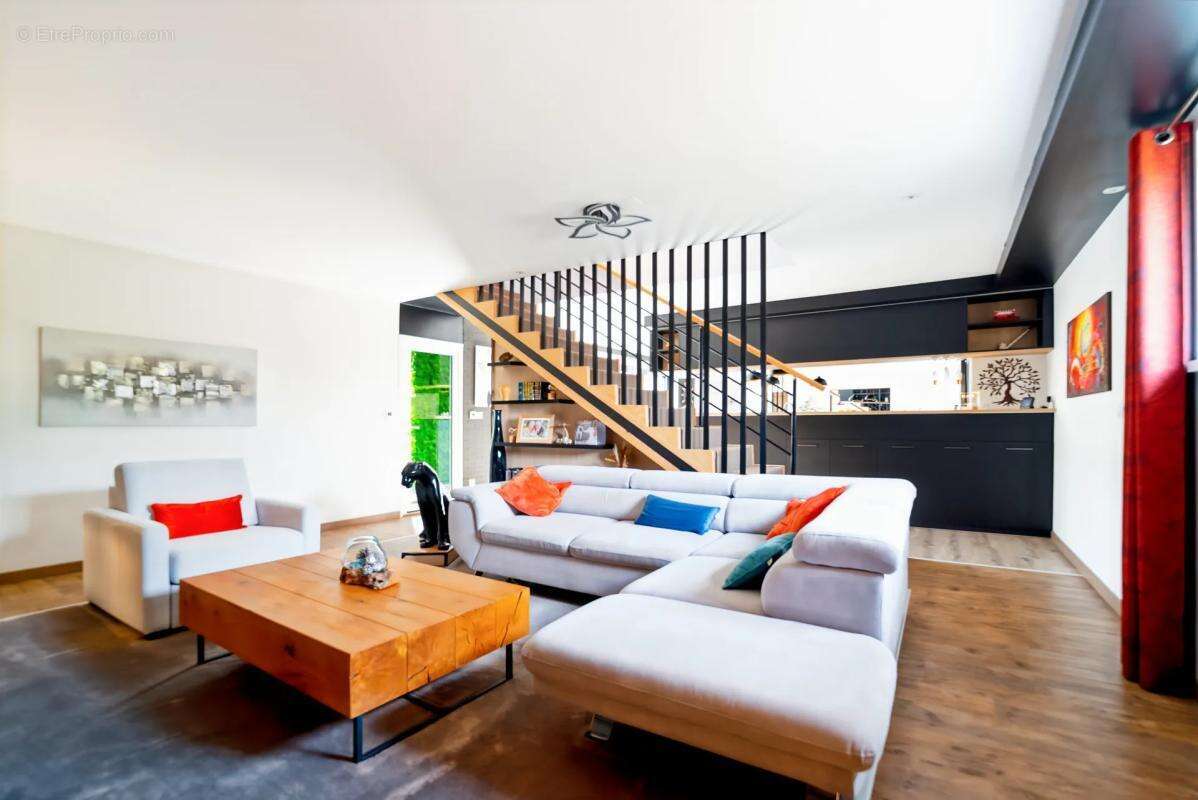 Maison à DOMPIERRE-SUR-VEYLE