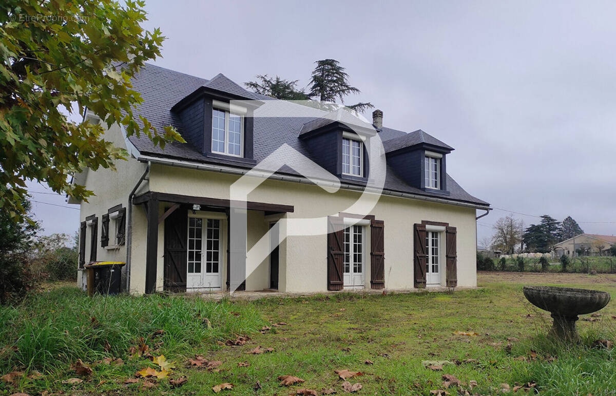 Maison à LES PEINTURES