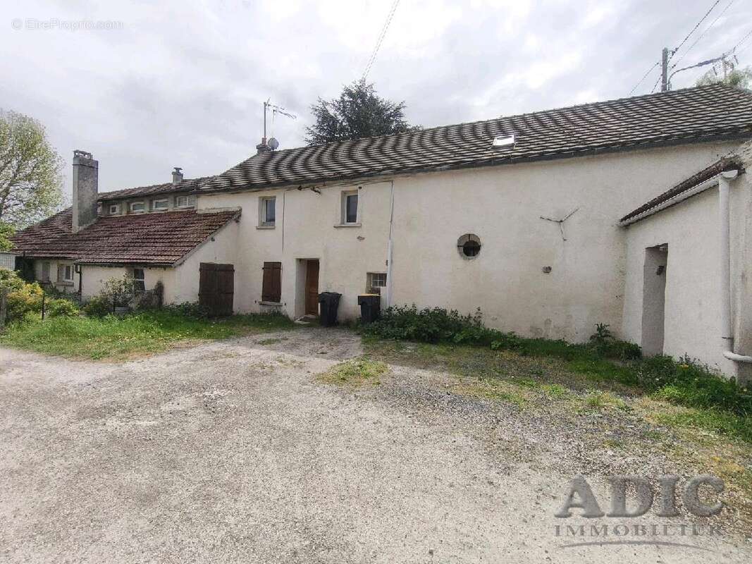 Appartement à VER-SUR-LAUNETTE