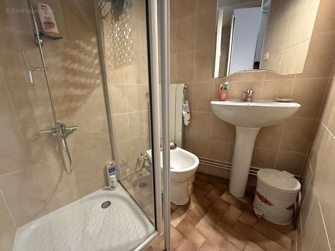 Grande maison de ville avec cours + possibilité de 2 logements ! - photo 16