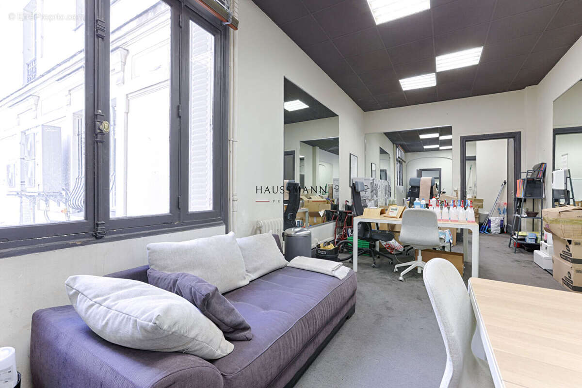 Commerce à PARIS-8E