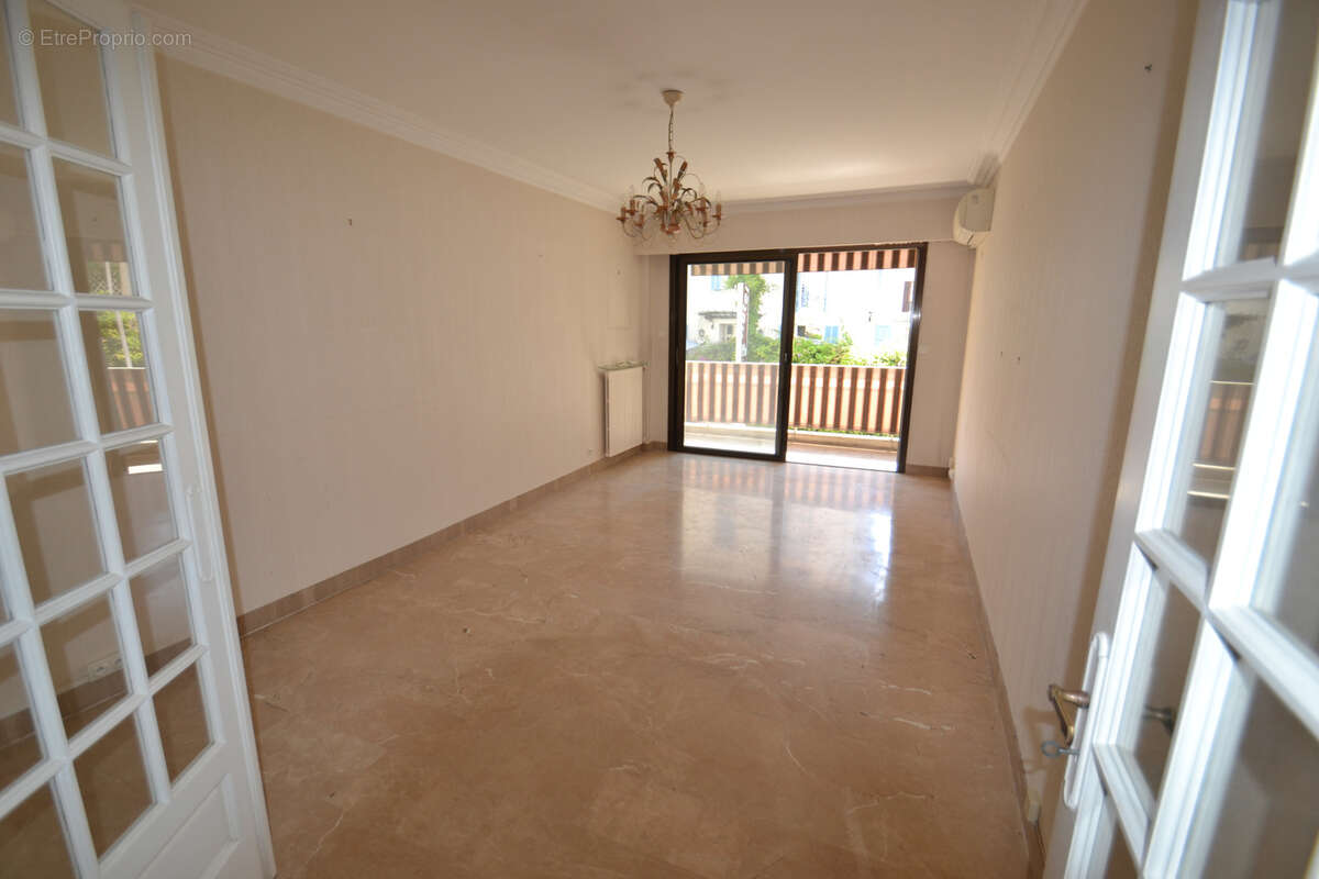 Juan les pins plages grand 3 pieces 75 m2 + cave et parking interieur - photo 6