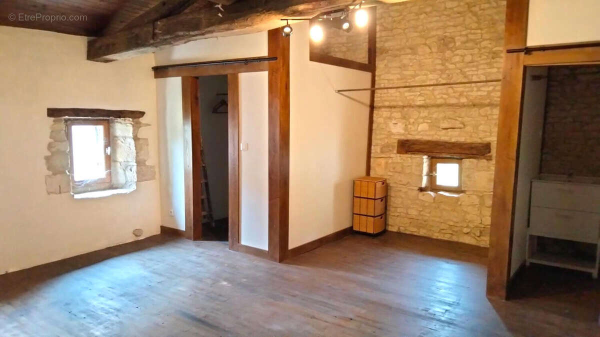 GITE - Maison à CELLEFROUIN