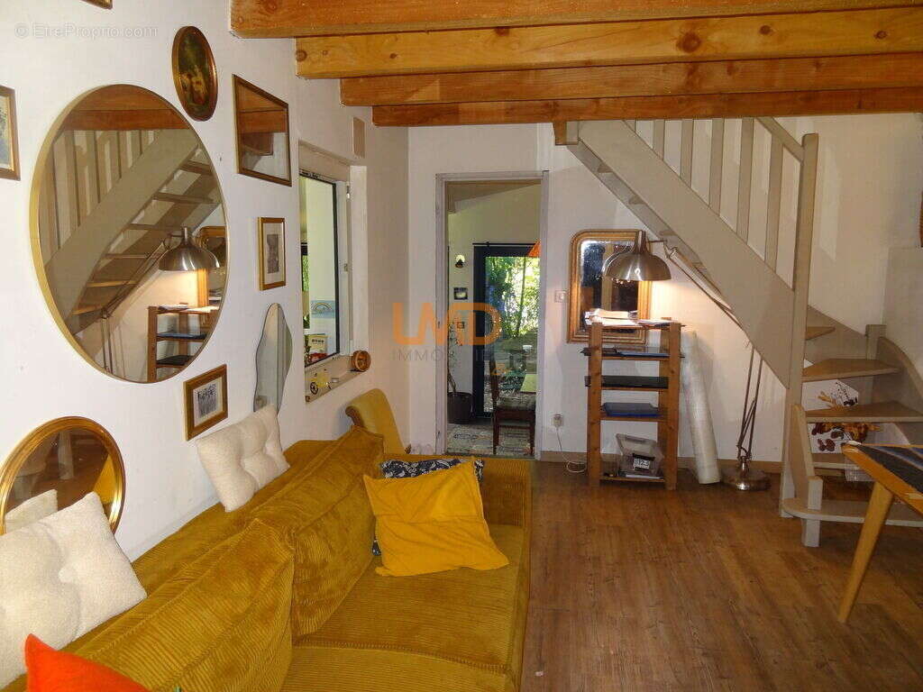 Maison à SAINT-FRONT-DE-PRADOUX