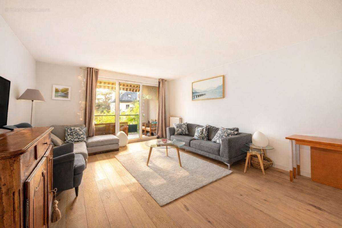 Très bel appartement T5 rénové VILLEURBANNE (69) - photo 2