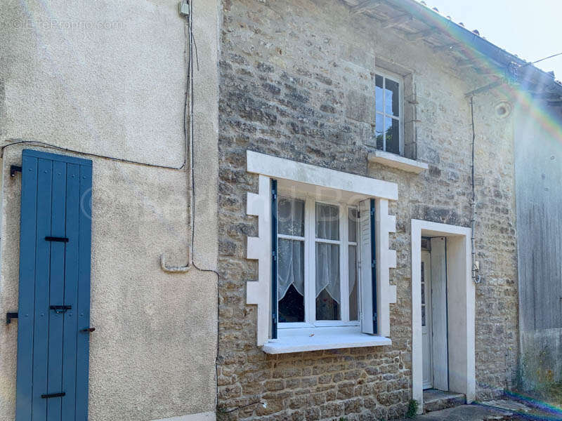 Maison à CHEF-BOUTONNE