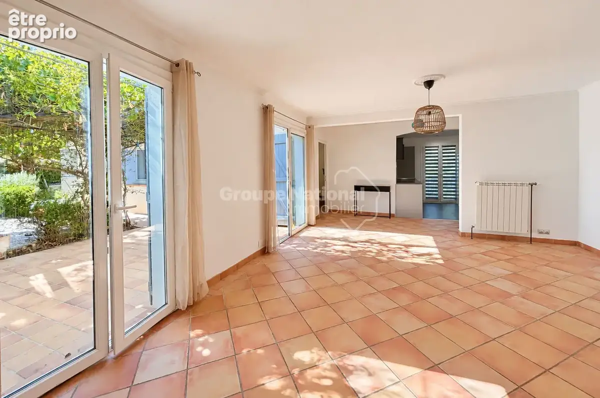 Maison de plain-pied avec jardin paysager et piscine - Secteur calme et recherché - photo 6