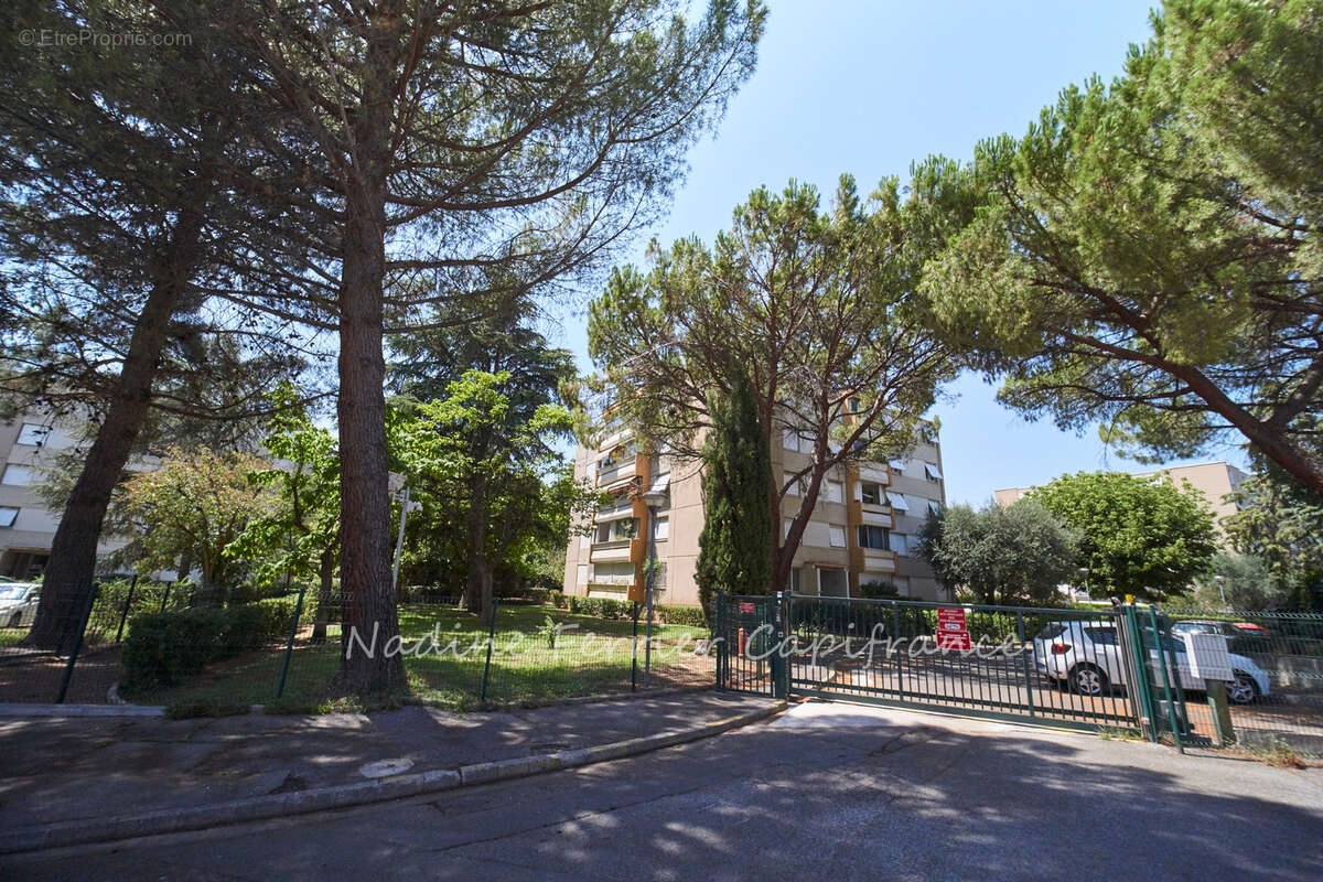 AIX-EN-PROVENCE – PIGONNET – Grand Appartement de 97 m² – 3 chambres - photo 15