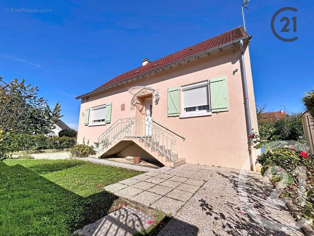 Maison à SAINT-GERMAIN-LAVAL