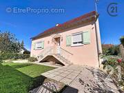 Maison à SAINT-GERMAIN-LAVAL