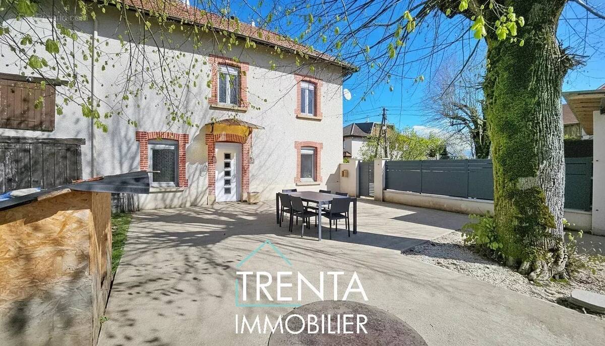 Maison à LES ABRETS