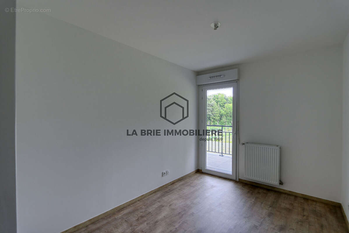Appartement à EMERAINVILLE