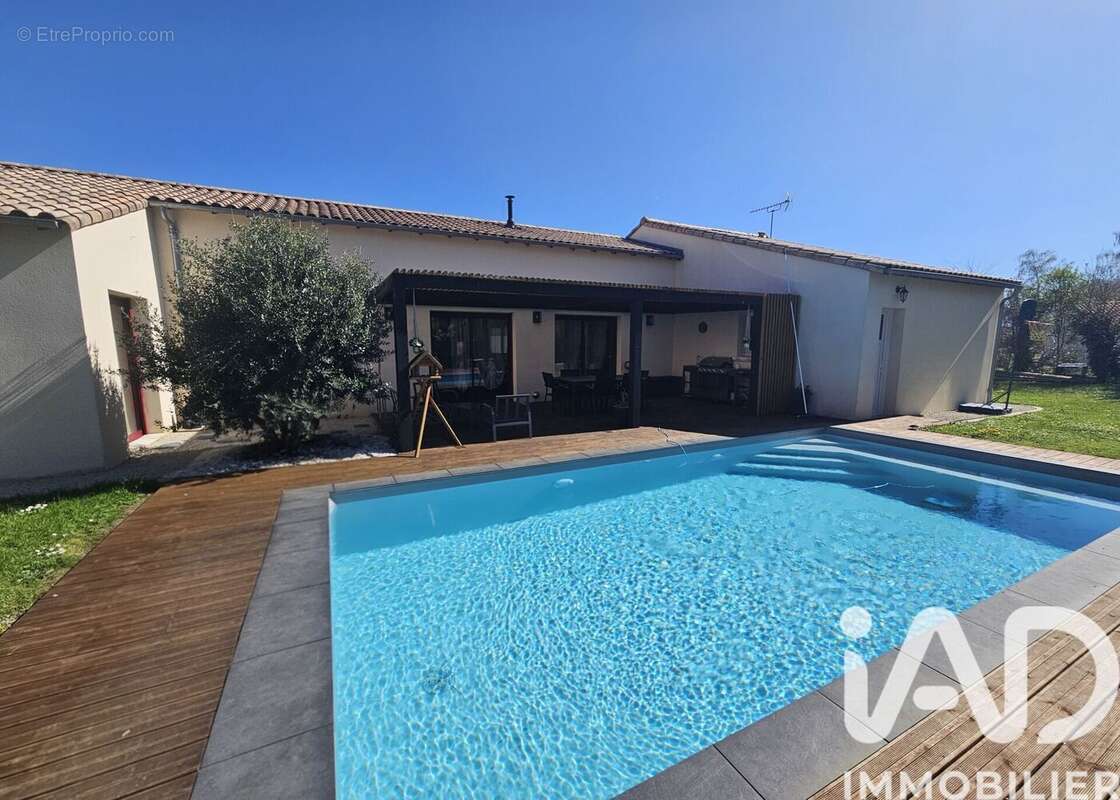 Maison 150 m² à Granzay-Gript  - photo 3