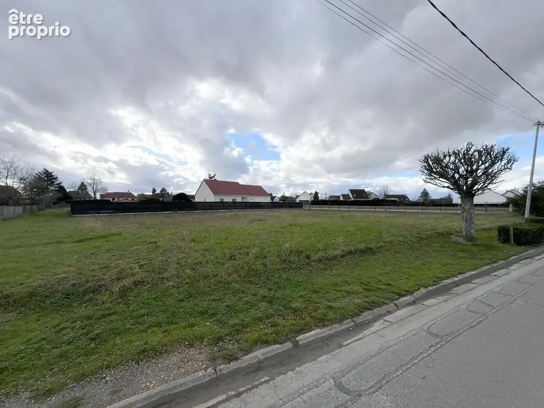 Terrain à LES BORDES