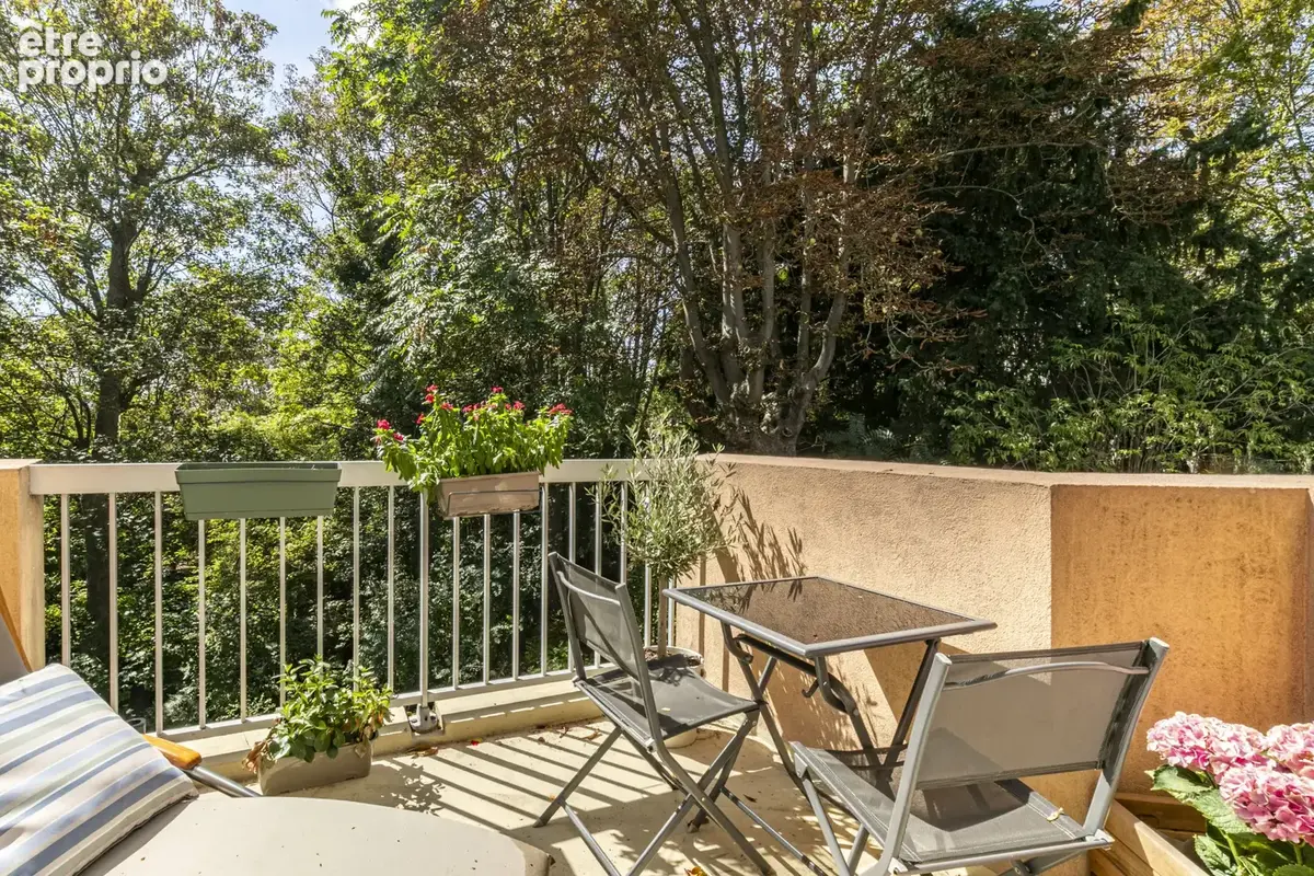 Appartement - 98 m2 - 4 pièces - 3 chambres - Balcon - photo 3
