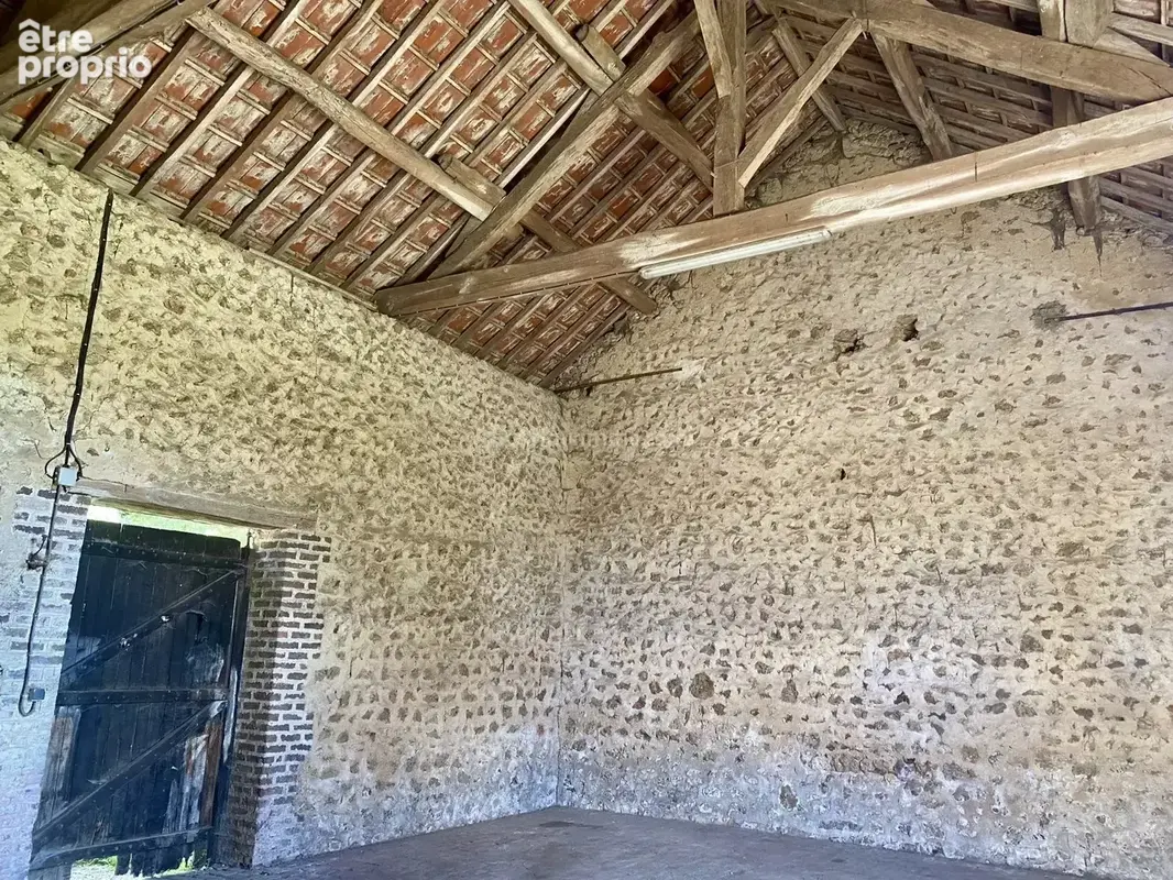 Ancien corps de ferme sur 6 810 m2 de terrain - photo 15