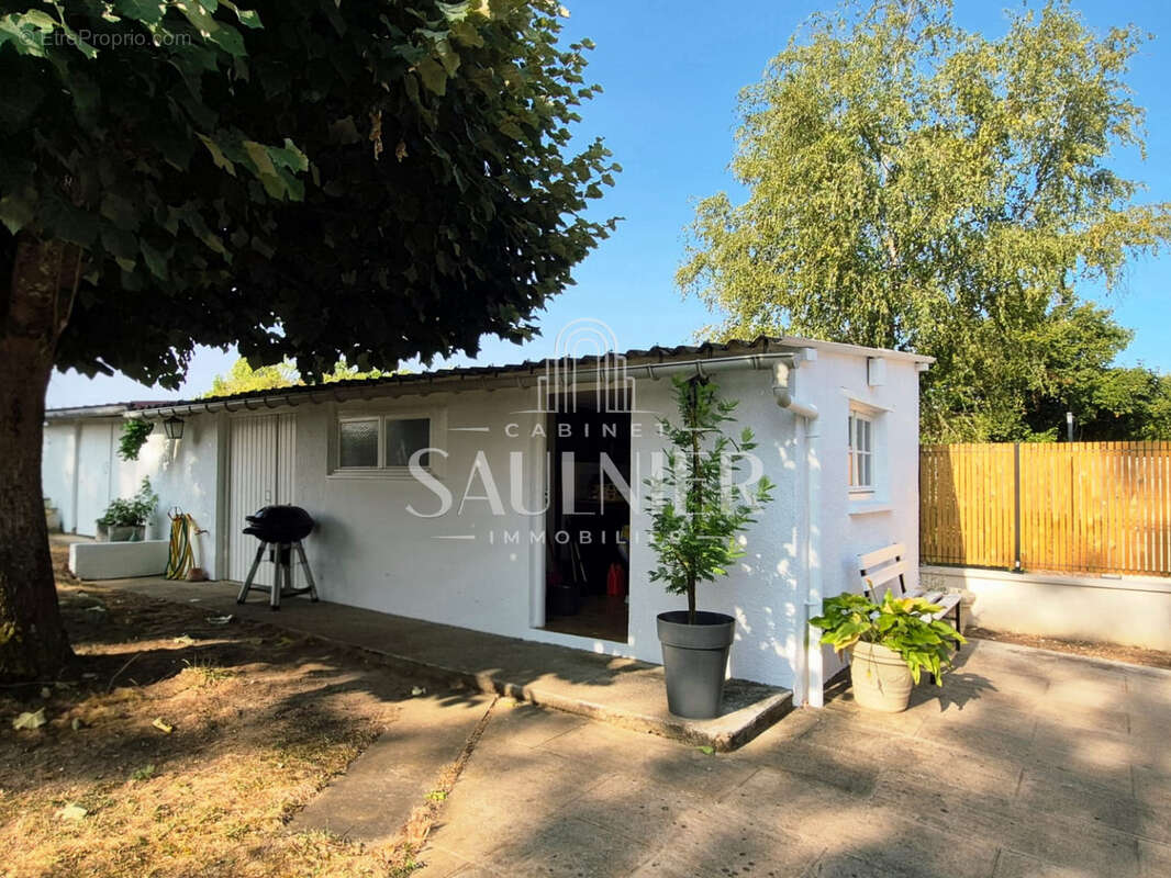 Exclusivité - Maison familiale de 126m2 avec dépendances proche du centre ville Saint-Georges-sur-Cher. - photo 18