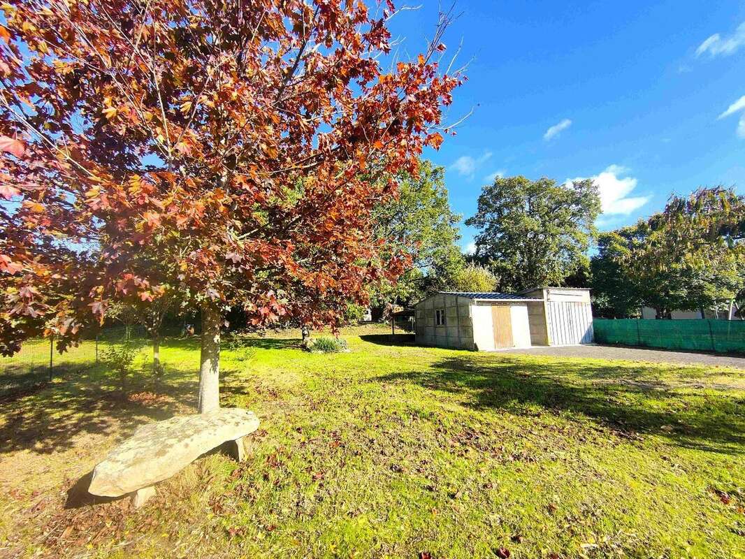Maison à LA CHAPELLE-SAINT-LAUD