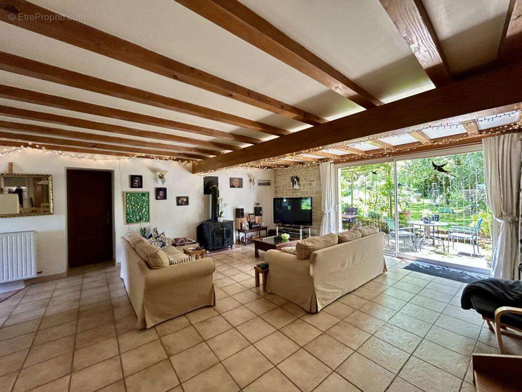 Superbe Longère en Pierre de 413 m2   6 Chambres - photo 5