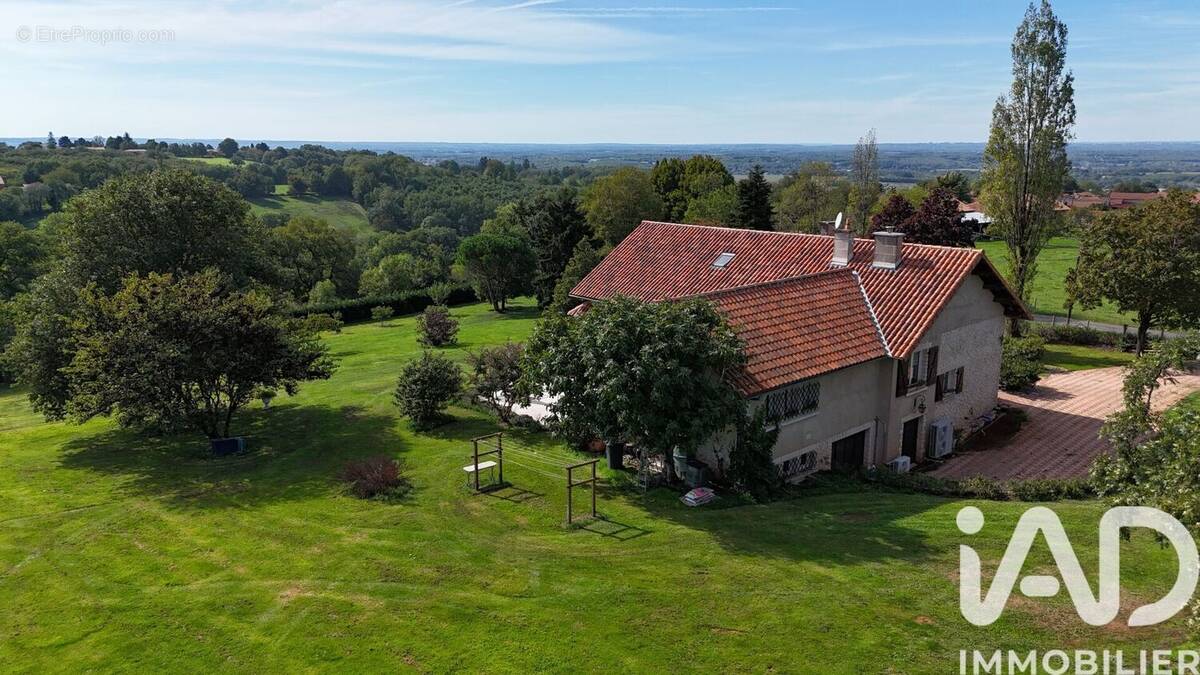 Photo 1 - Maison à YVRAC-ET-MALLEYRAND