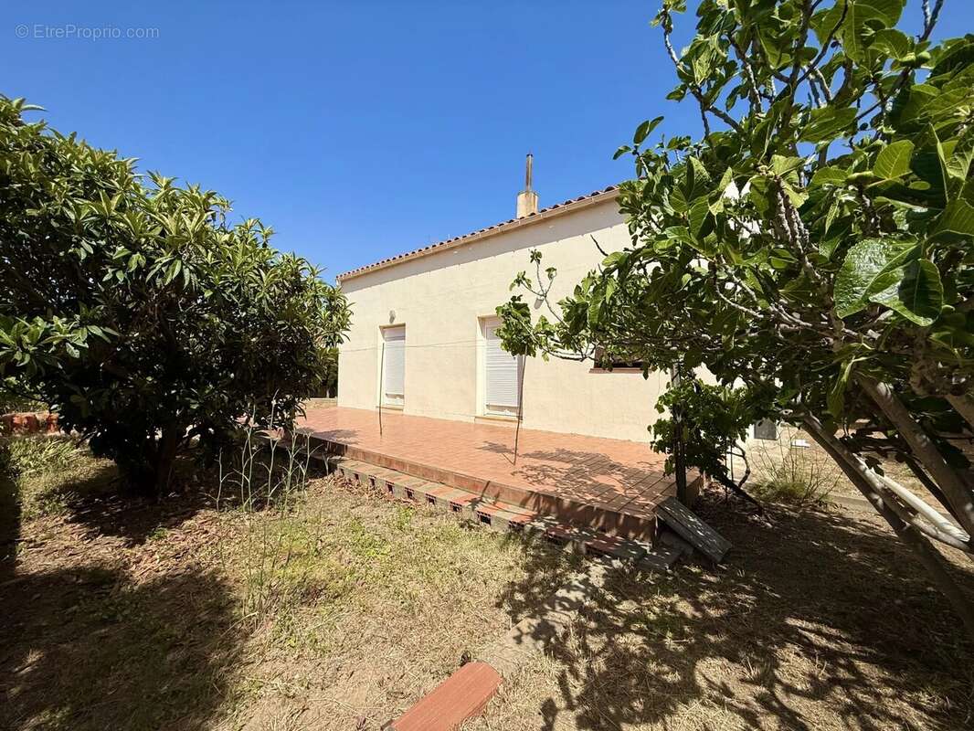 Maison à CAVES