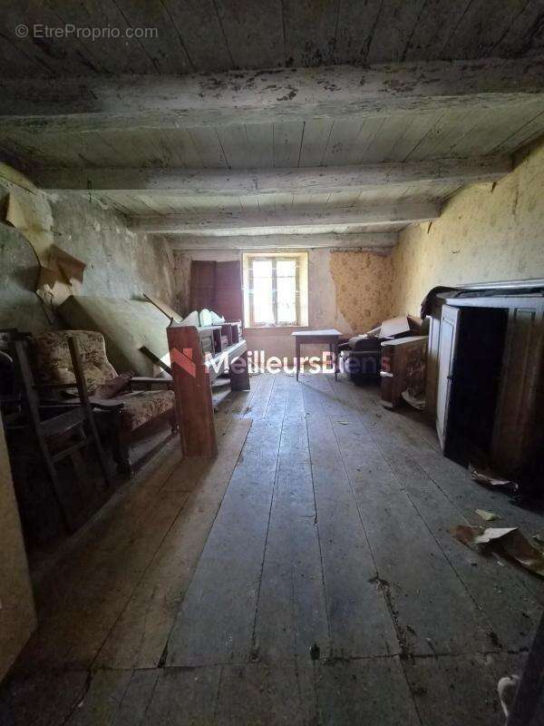 Maison à rénover situé à Montigny le Roi - photo 9