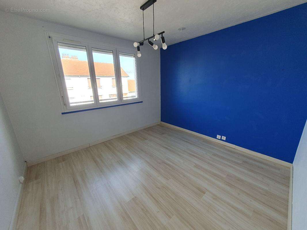 Maison La Chapelle Saint Ursin 5 pièce(s) 91 m2 - photo 10