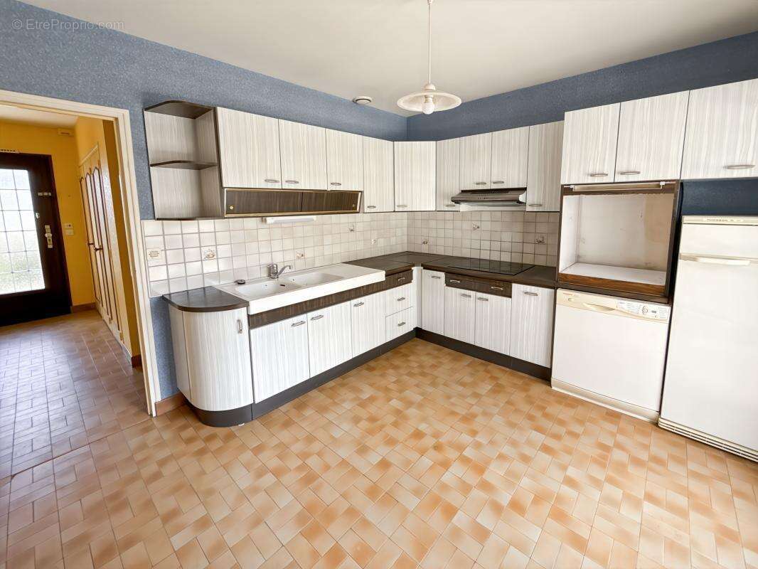  Exclusivité : Plain-pied sur sous-sol complet et grand terrain arboré  - photo 4