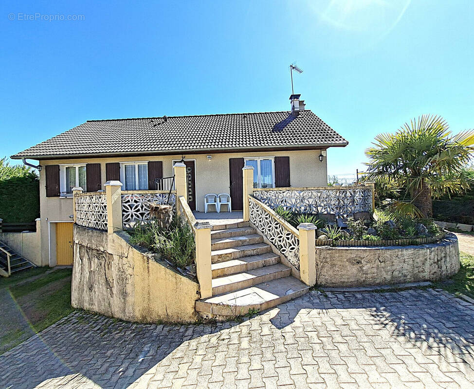 Façade principale - Maison à BALAN