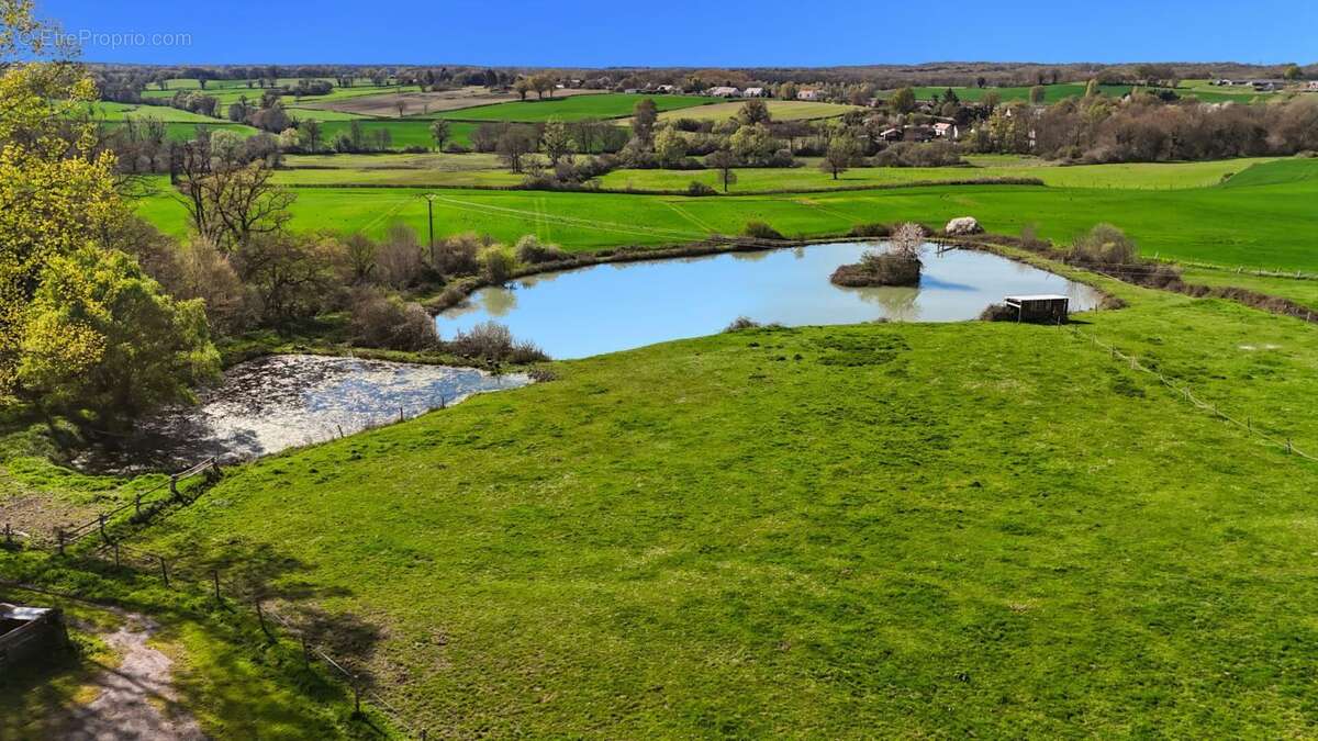 Domaine agricole & équestre de 15 hectares  À proximité de Saint-Amand-Montrond - photo 3