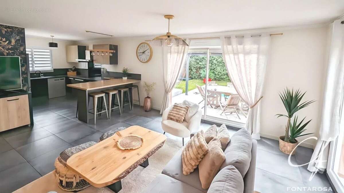Maison à ROQUEBRUNE-SUR-ARGENS