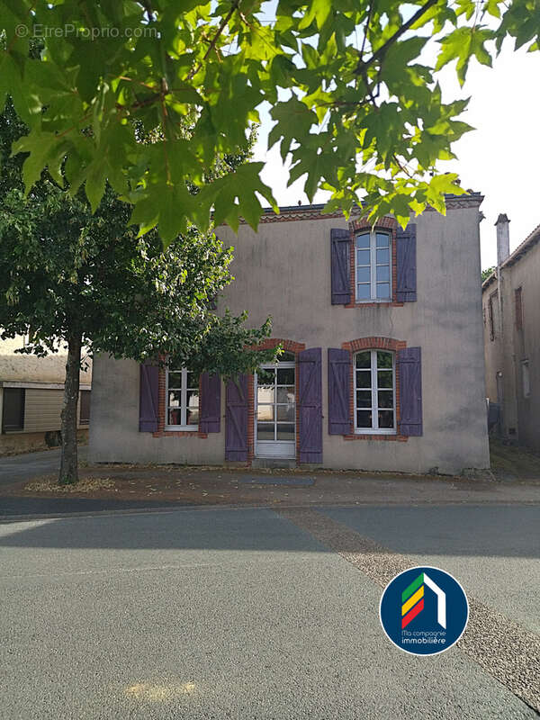 Maison à SAINTE-FLORENCE