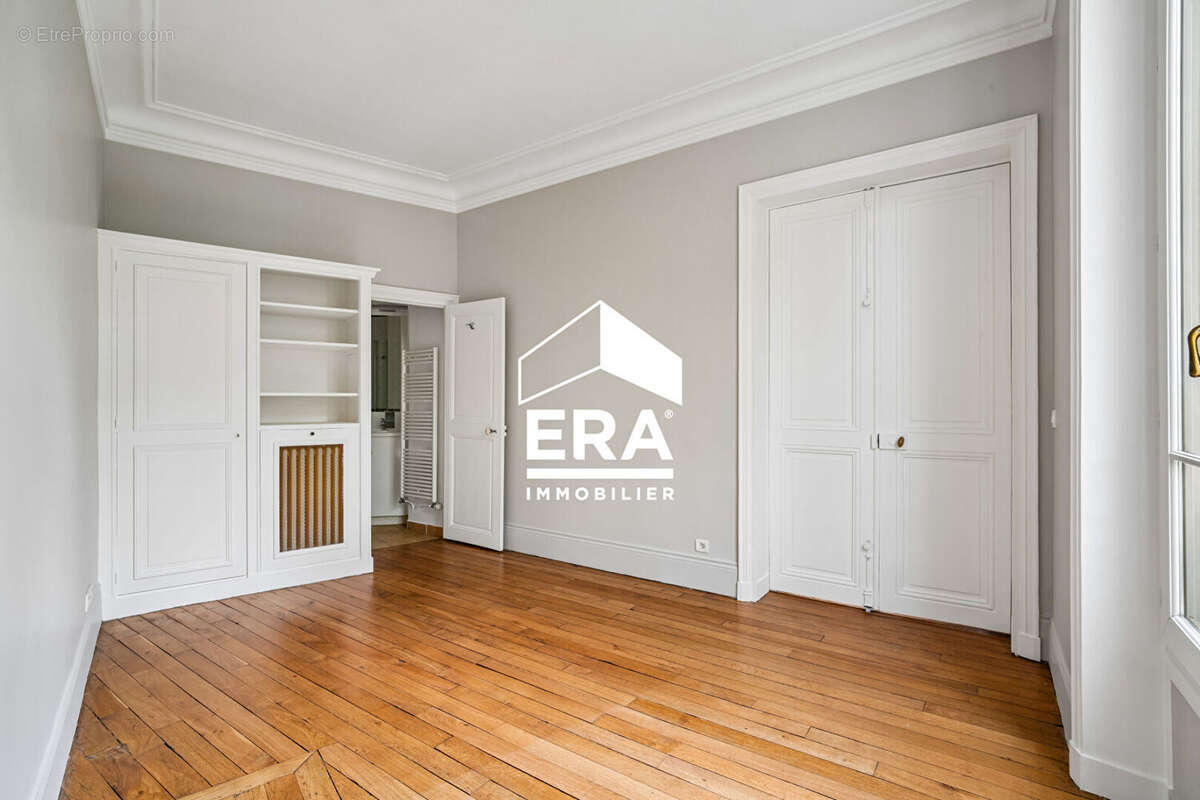 Appartement à PARIS-8E