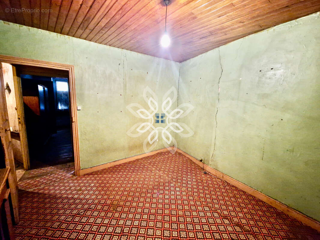 Maison de bourg à rénover - photo 9