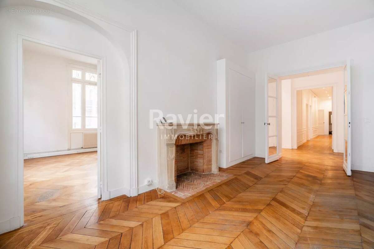 Appartement à PARIS-7E