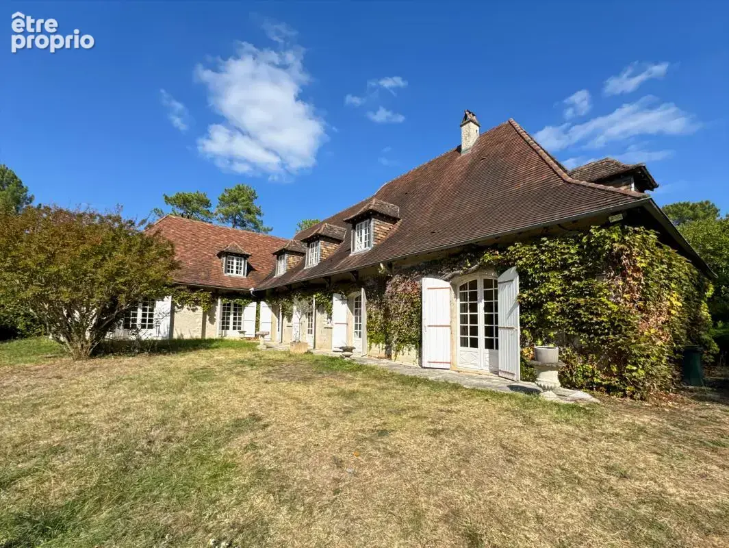 Chancelade – propriété de caractère aux volumes remarquables, au cœur d’un parc clos de 1,5 hectare - photo 1
