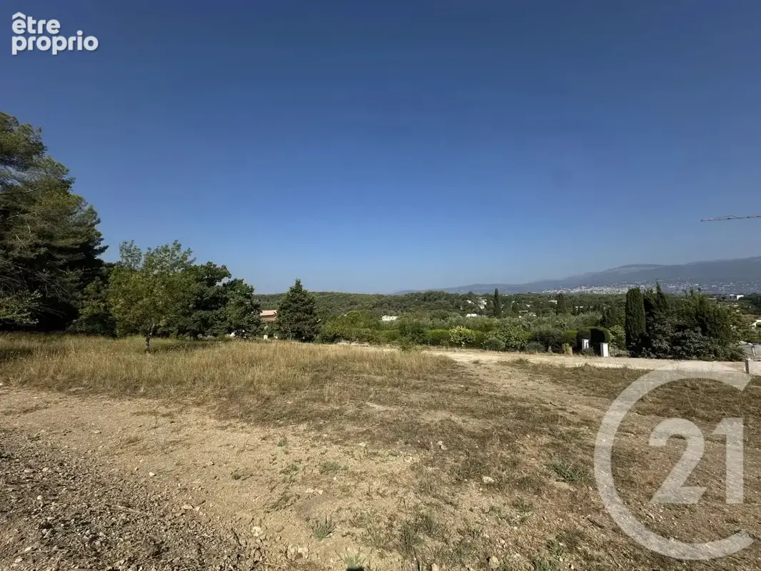 Terrain à MOUGINS