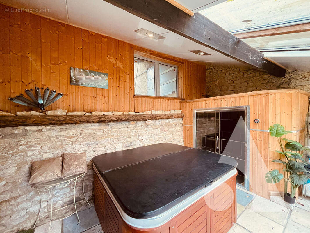 Maison à ROCHEFORT-SUR-NENON