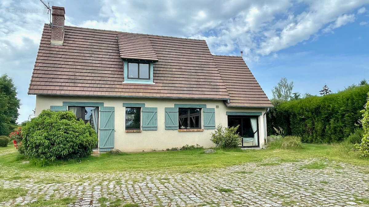 Maison à AJOU