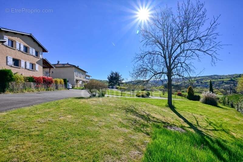 Appartement à COURZIEU