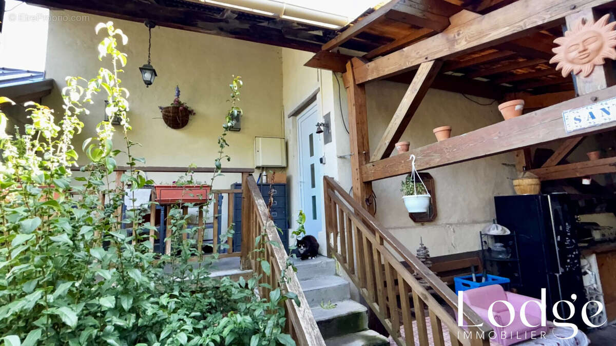 Appartement à SAINT-MARTIN-DE-QUEYRIERES