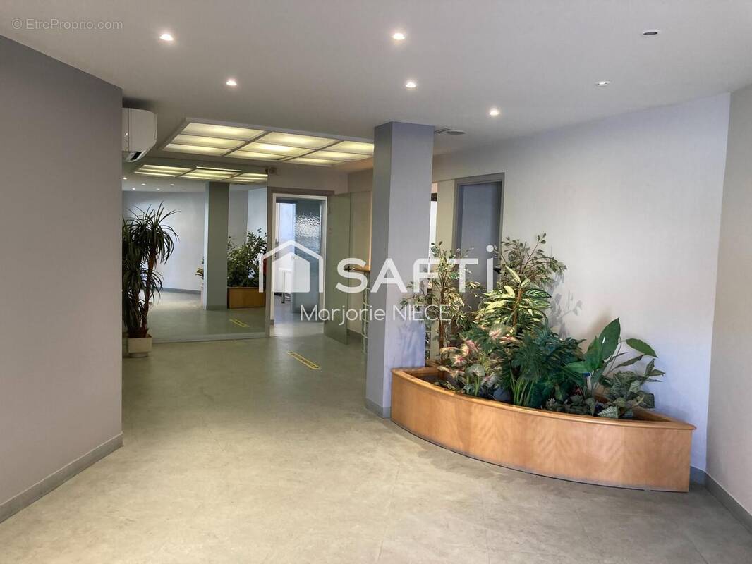 Photo 1 - Commerce à MURET