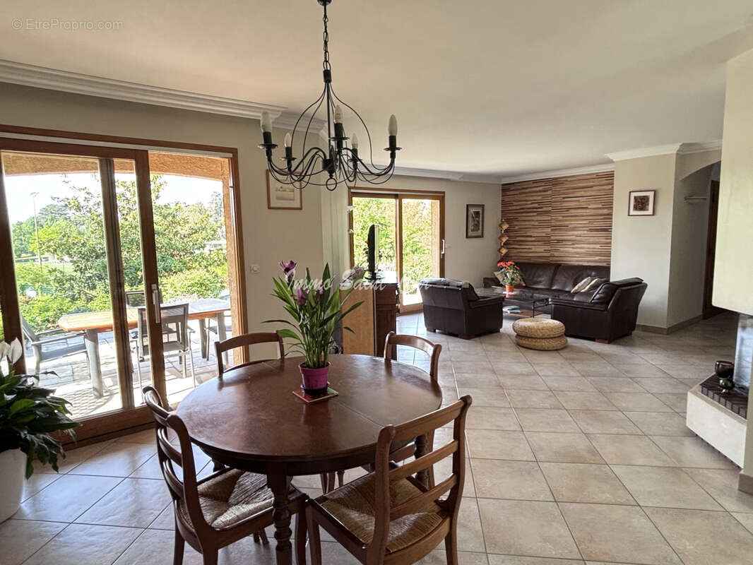 Maison à SAINT-CYR-AU-MONT-D'OR