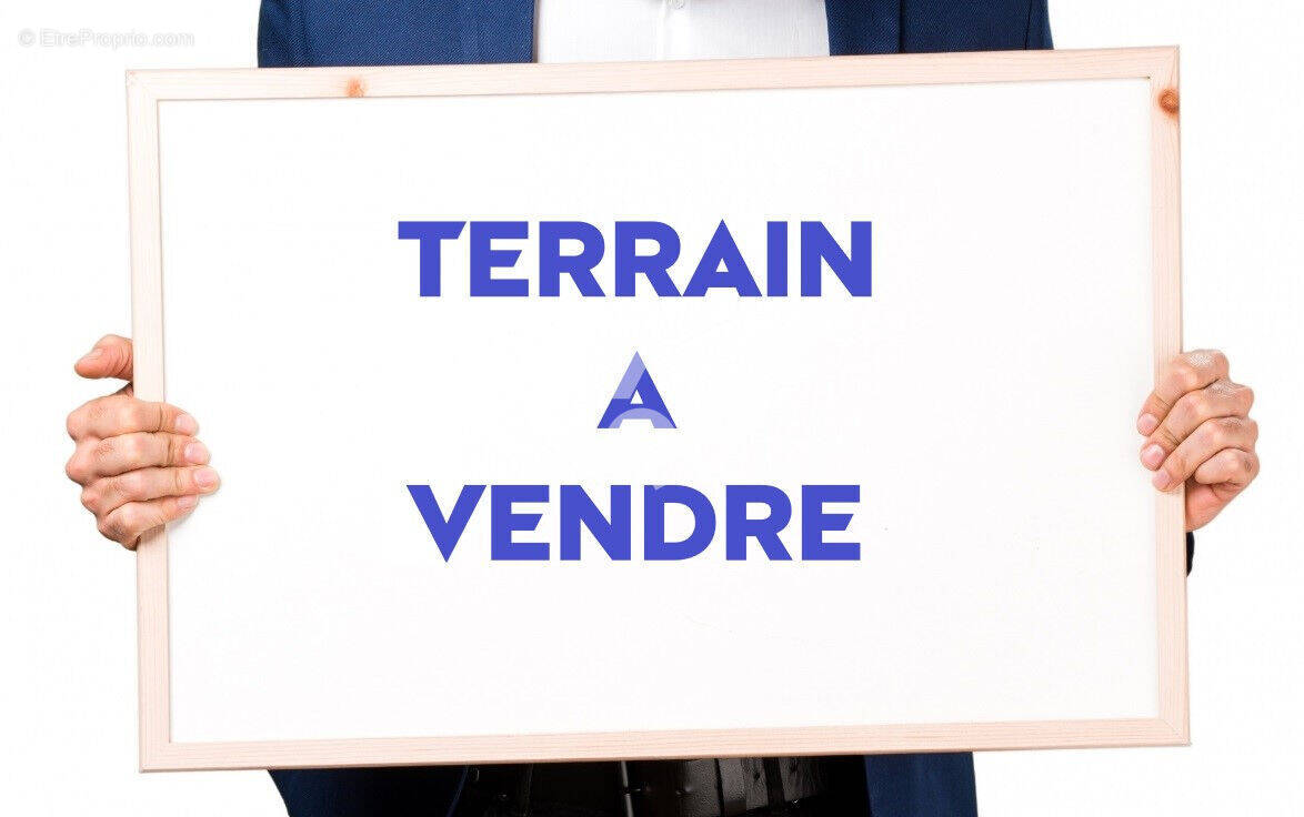 Terrain à SAINT-JEAN-DE-VAUX