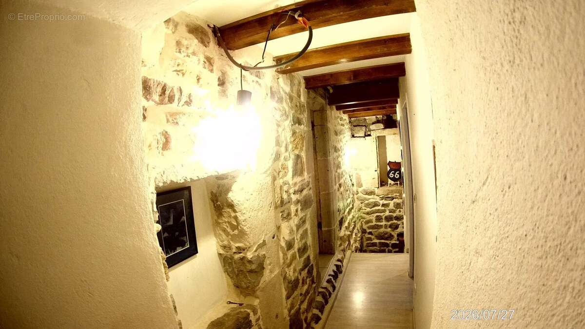 PEYRELEAU (12720) – Charmante maison de village rénovée avec jardin et terrasse plein sud - photo 6