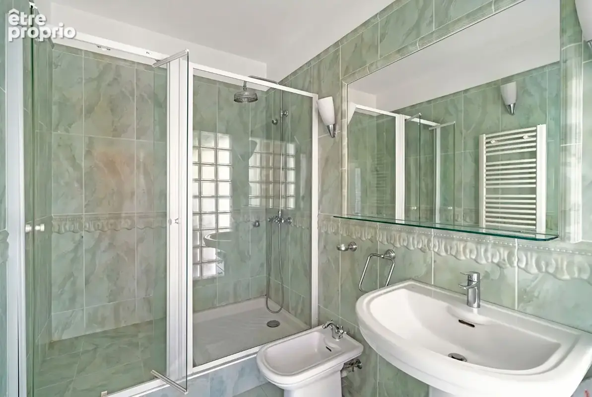 Emplacement prestigieux - haussmannien - etage eleve - balcon - photo 10