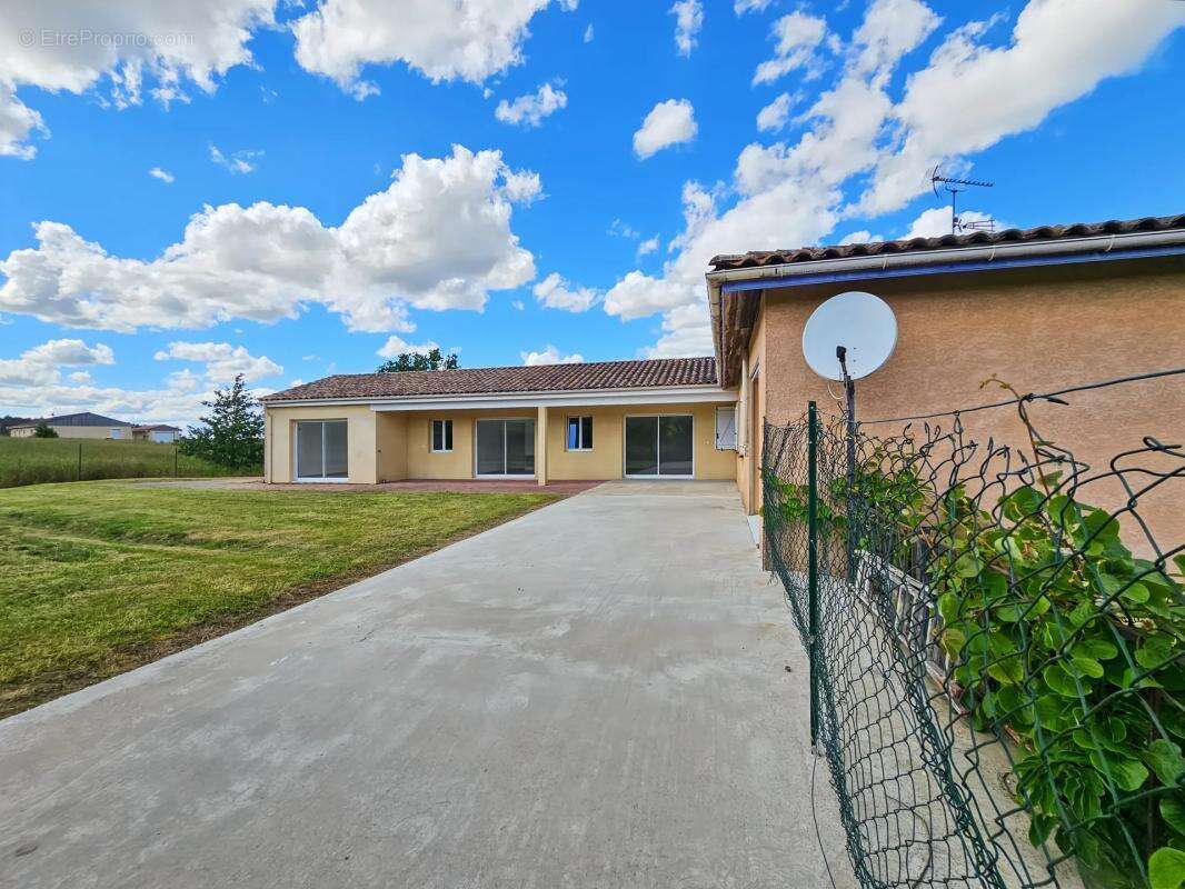 Appartement à PEYRIERE
